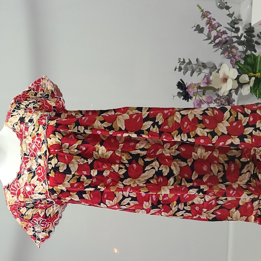 VINTAGE Beautiful floral house dress